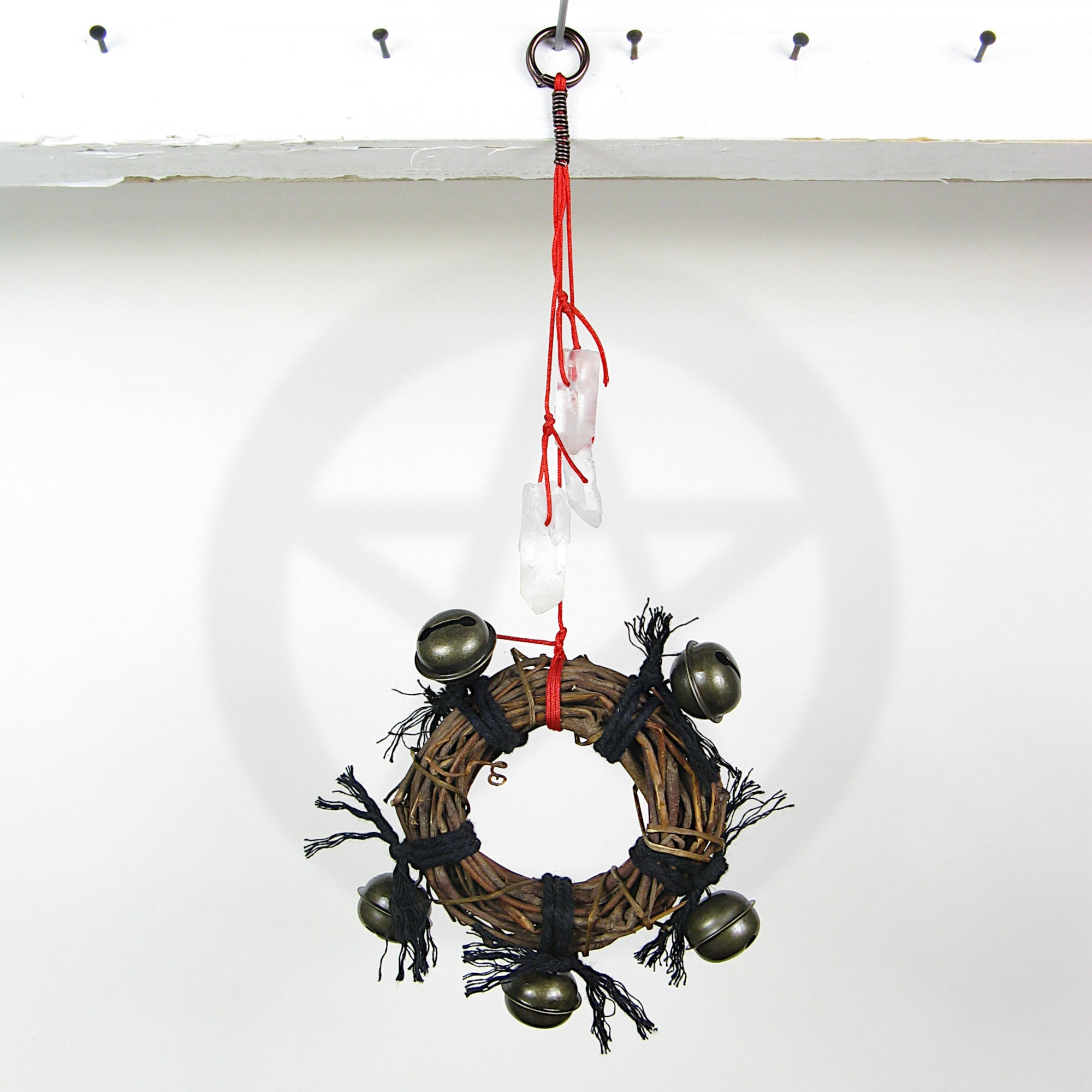 Witch's Bell: Small Wreath, 5 Sleigh Bells and 3 Quartz