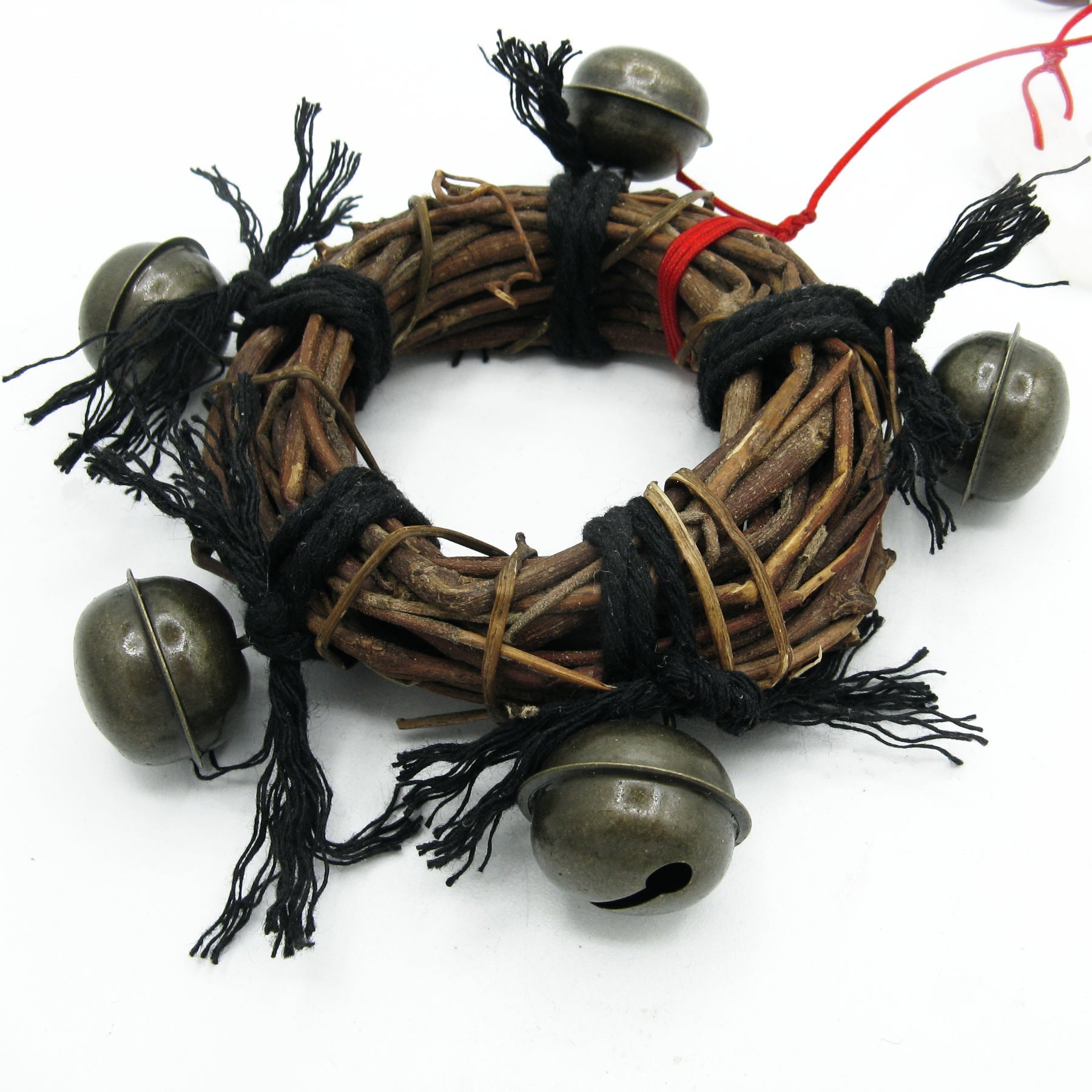 Witch's Bell: Small Wreath, 5 Sleigh Bells and 3 Quartz