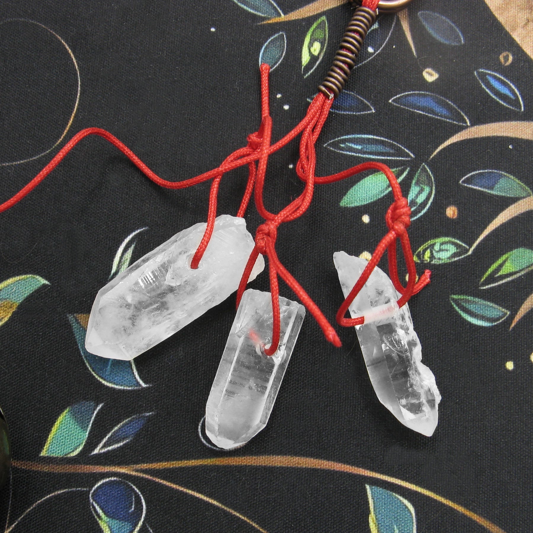 Witch's Bell: Small Wreath, 5 Sleigh Bells and 3 Quartz